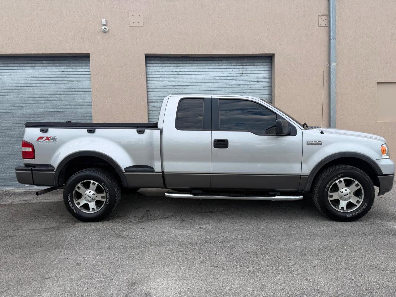 Used 2005 Ford F150 XLT image 2
