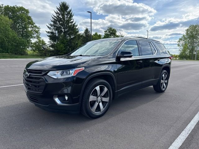 Used 2020 Chevrolet Traverse LT w/ LT Premium Package AWD/4WD image 1