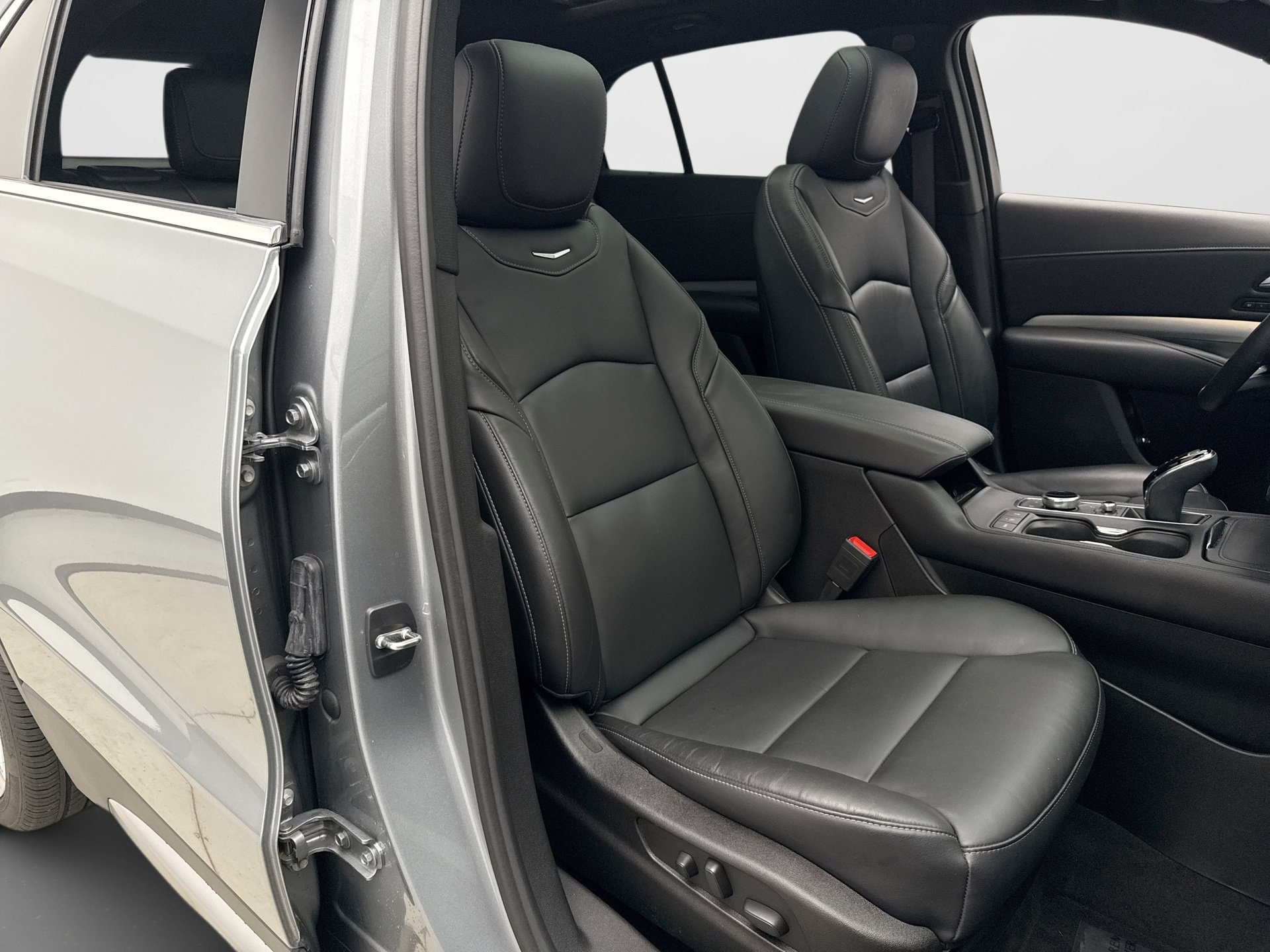 Used 2023 Cadillac XT4 Premium Luxury AWD/4WD image 16