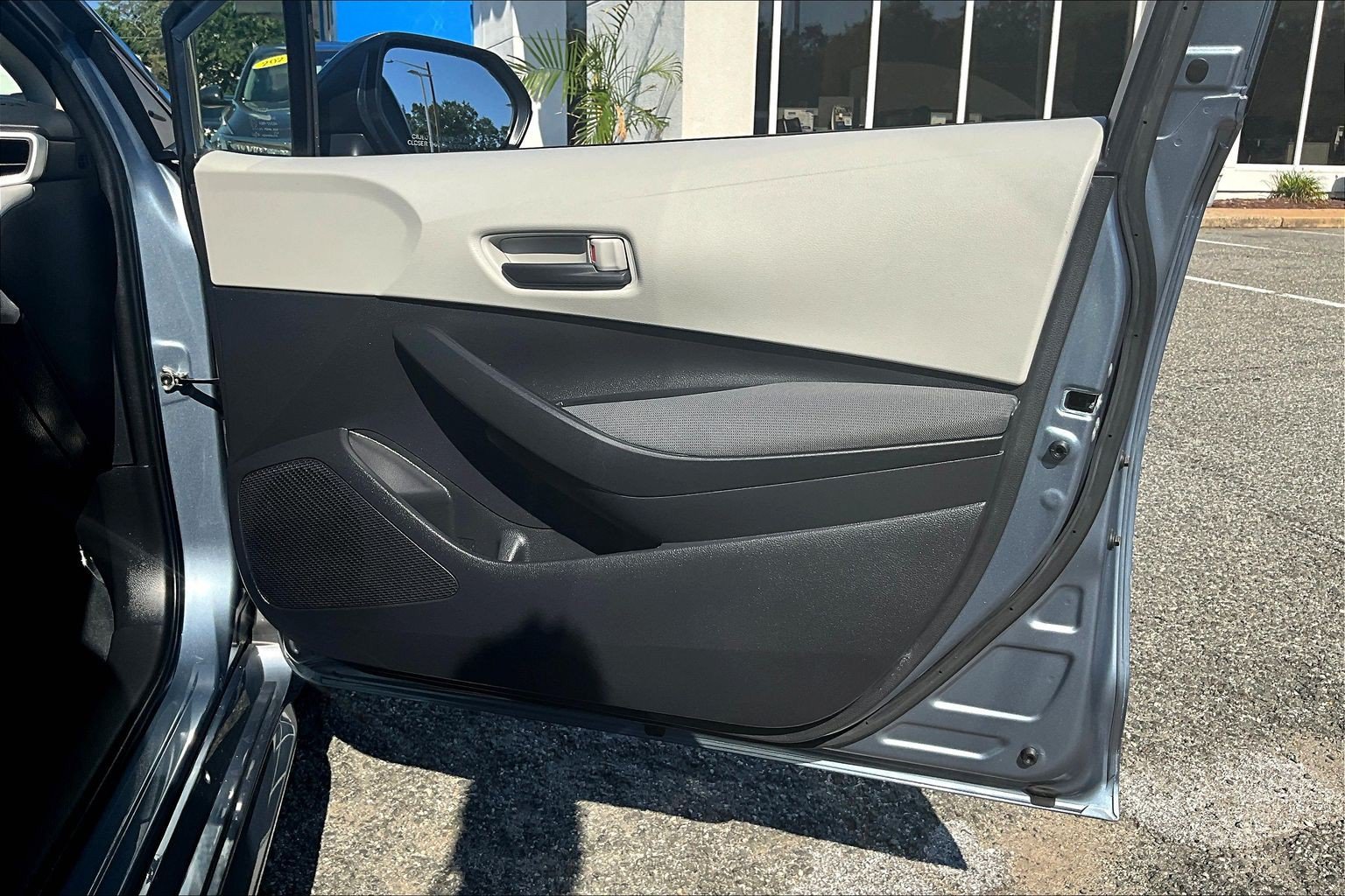 Used 2022 Toyota Corolla LE FWD image 18