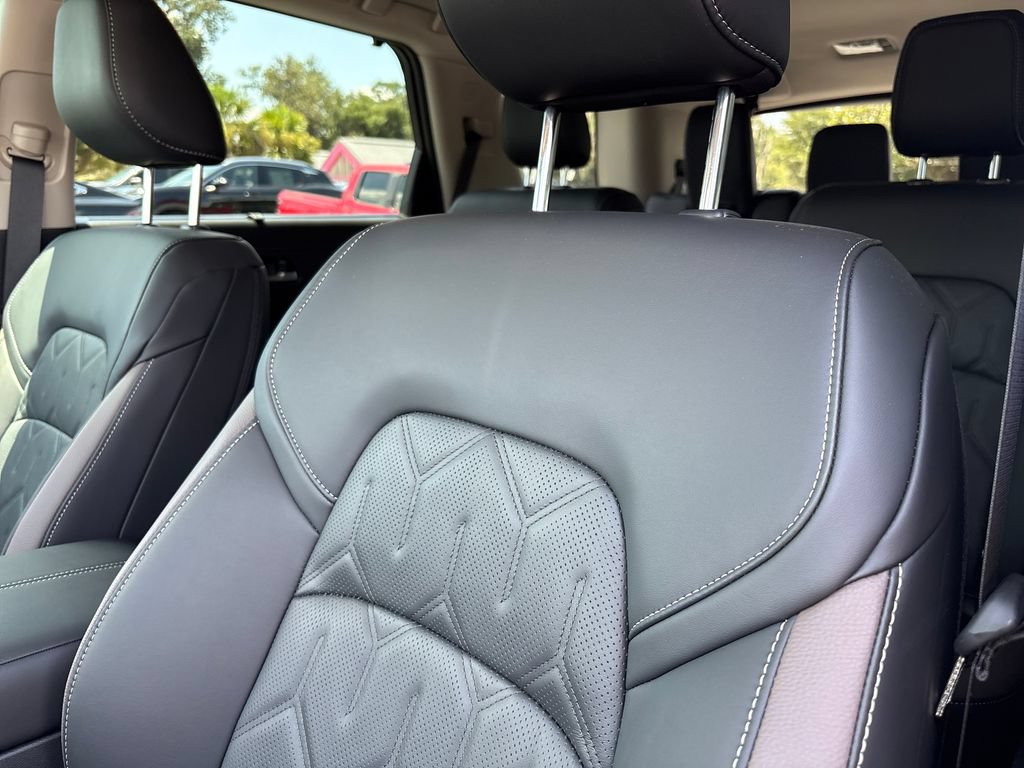 New 2026 Nissan Pathfinder Platinum FWD image 7