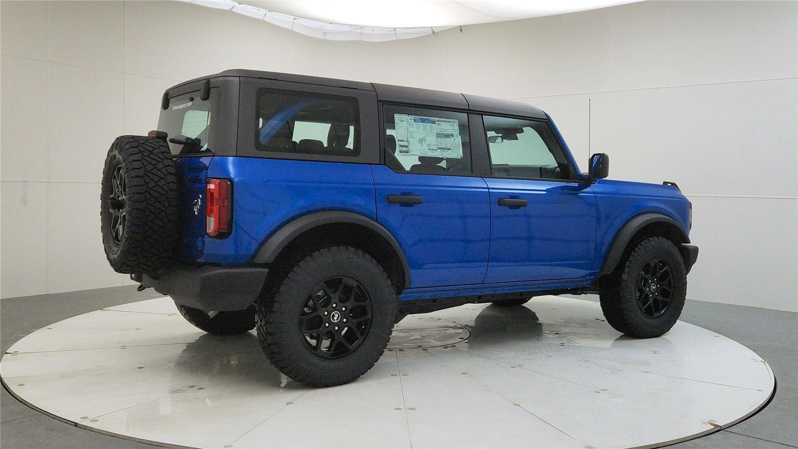 New 2025 Ford Bronco 4-Door image 9