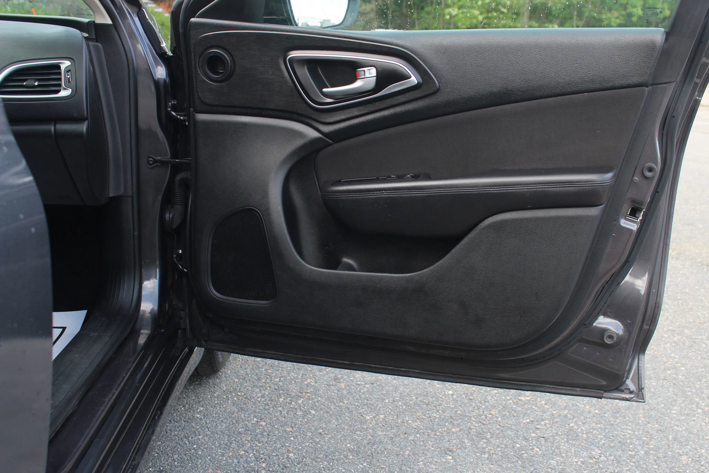 Used 2015 Chrysler 200 Limited w/ Convenience Group image 18