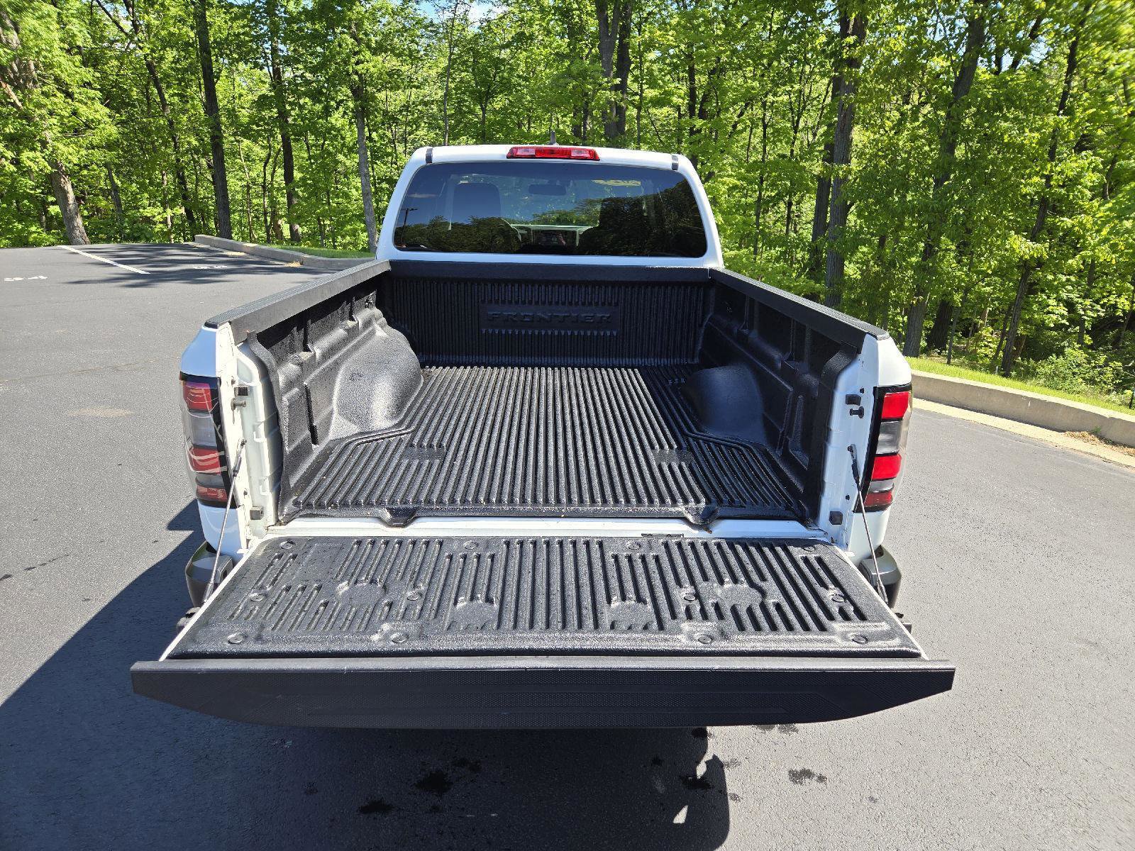 Used 2024 Nissan Frontier S RWD image 9