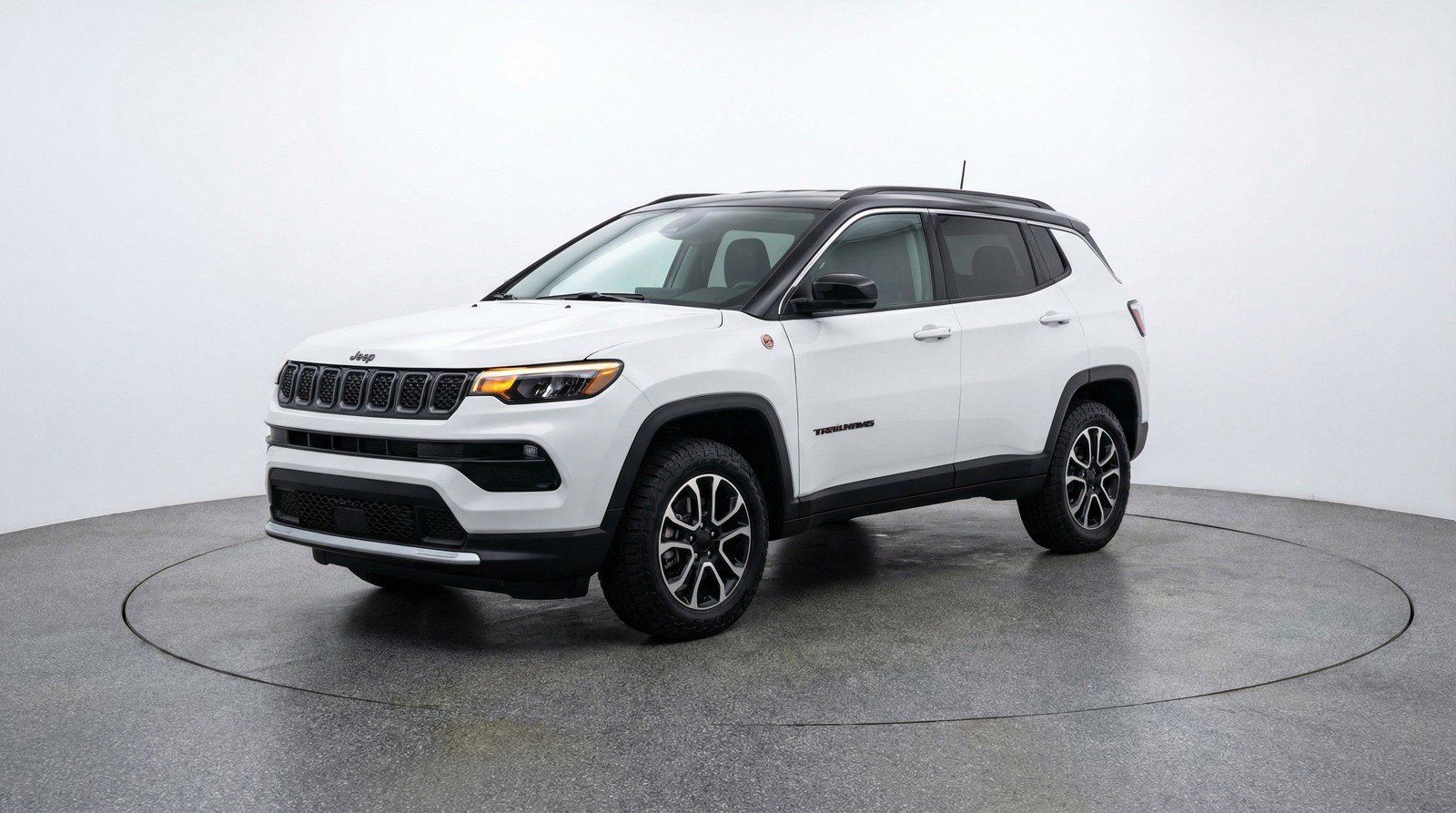 Used 2025 Jeep Compass Trailhawk image 3
