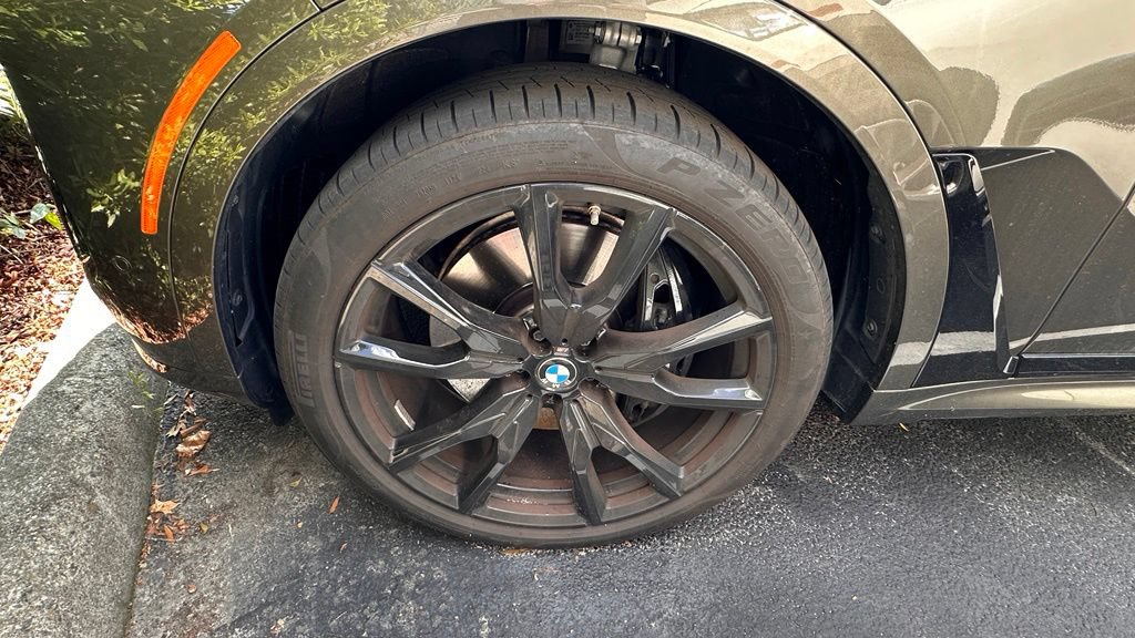 Used 2025 BMW X7 xDrive40i w/ M Sport Package AWD/4WD image 11