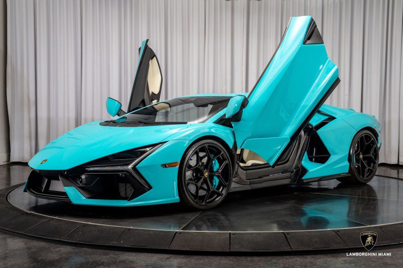 Used 2025 Lamborghini Revuelto image 9
