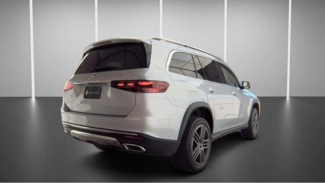 Used 2024 Mercedes-Benz GLS 450 4MATIC image 2