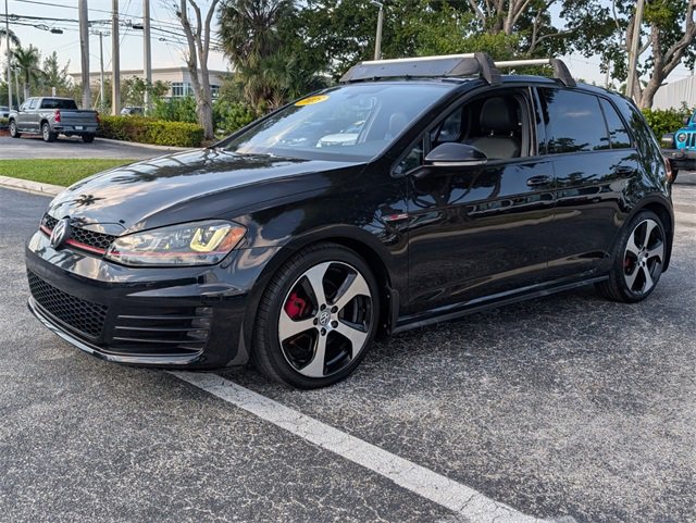 Used 2015 Volkswagen Golf 4-Door image 3