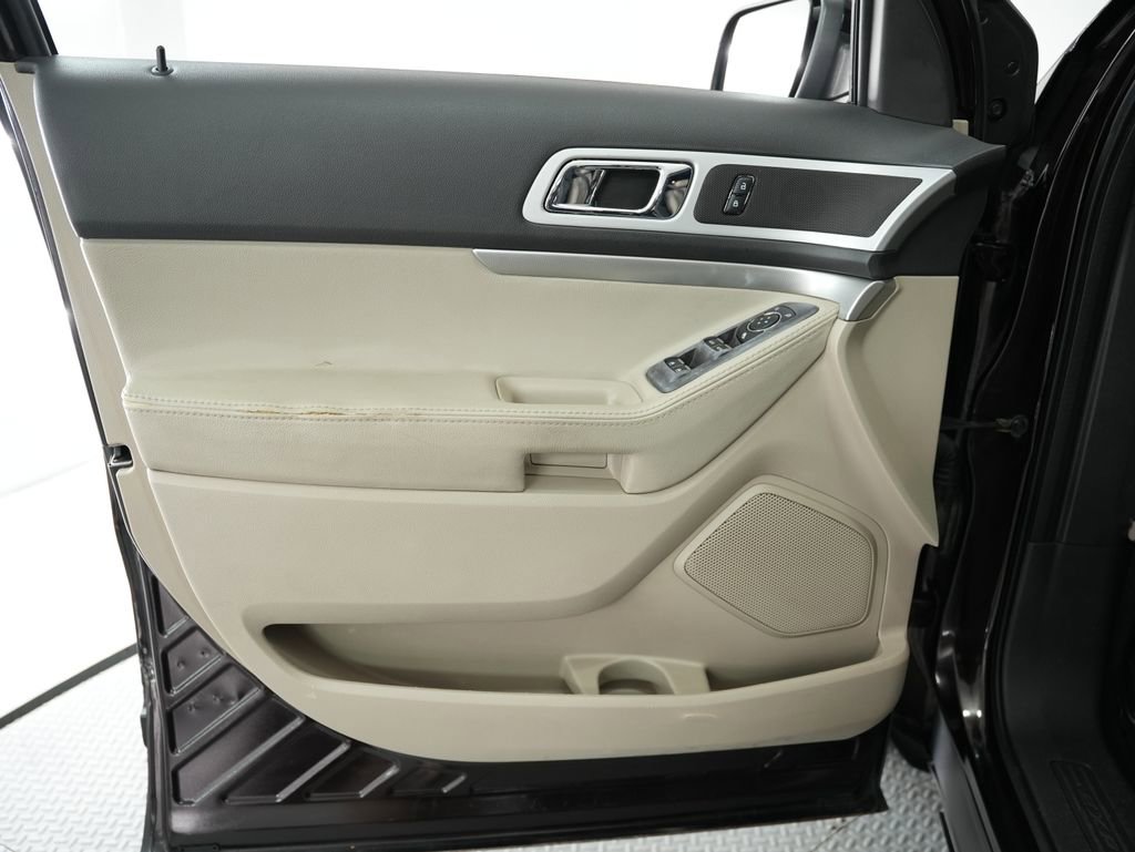 Used 2013 Ford Explorer XLT image 42
