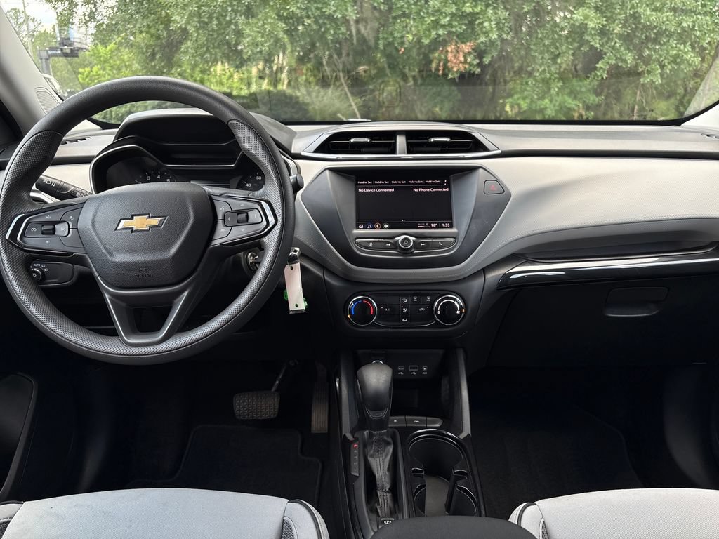Used 2021 Chevrolet TrailBlazer LS w/ LPO, Blackout Package FWD image 5