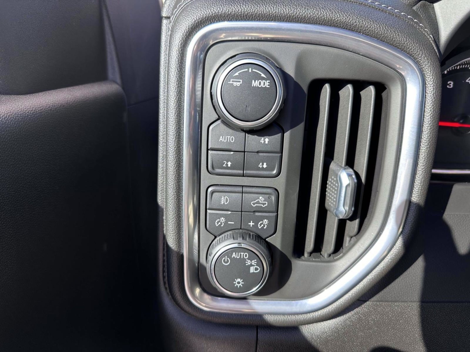 Used 2021 Chevrolet Silverado 1500 LT Trail Boss w/ Bed Protection Package AWD/4WD image 16