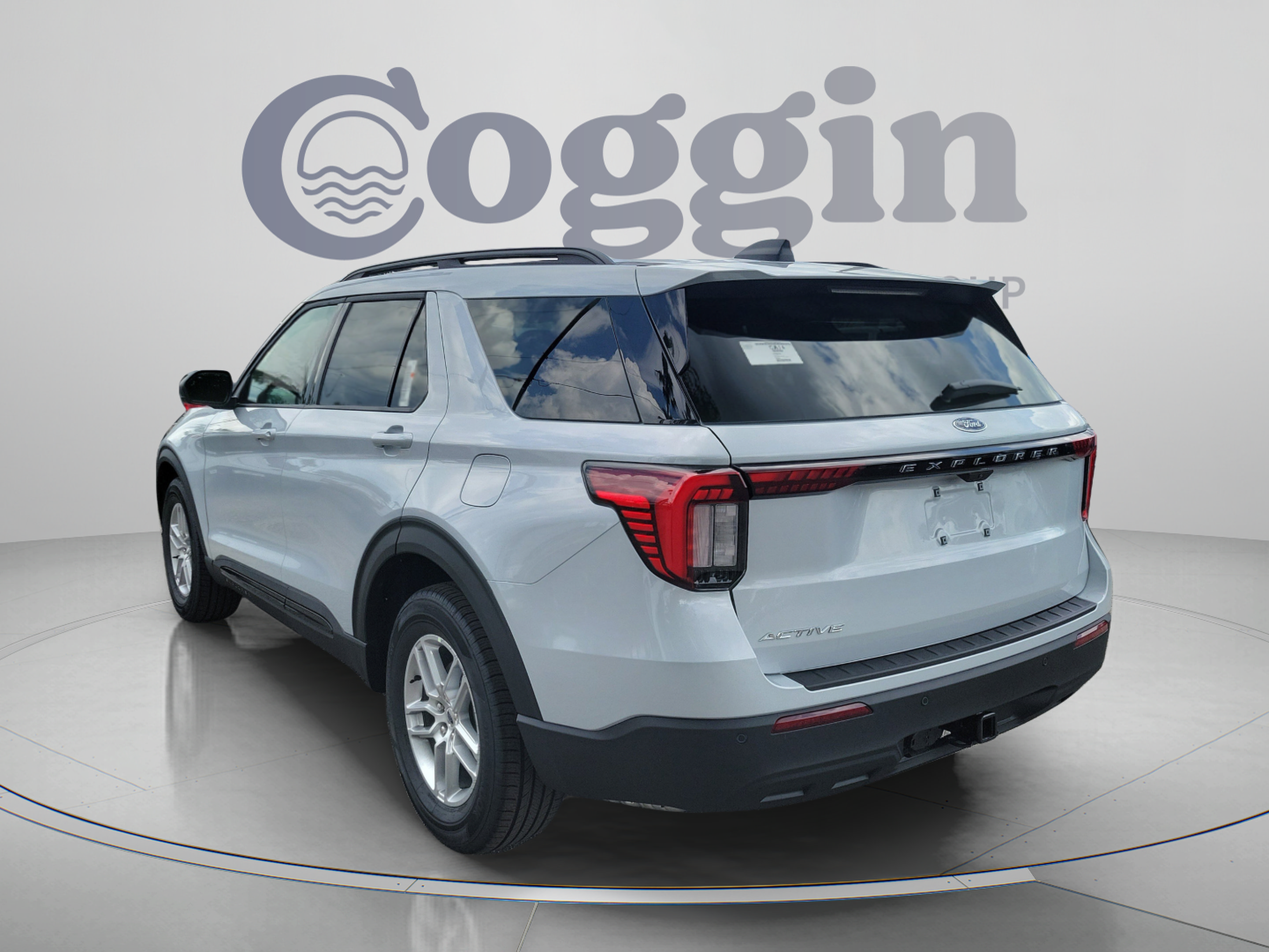 New 2026 Ford Explorer Active RWD image 2