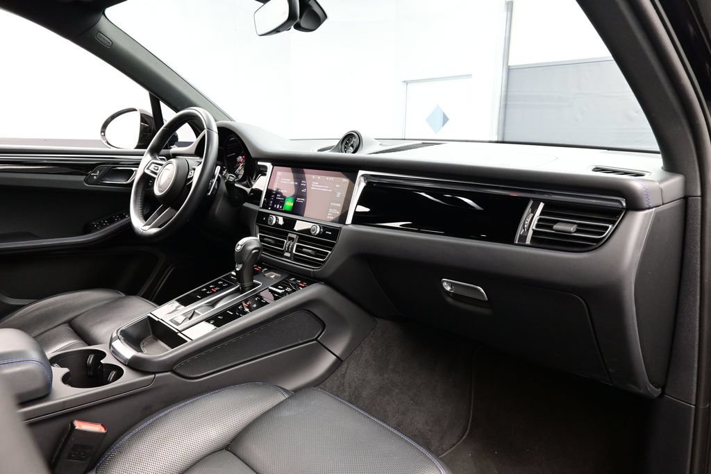Certified 2023 Porsche Macan AWD/4WD image 19