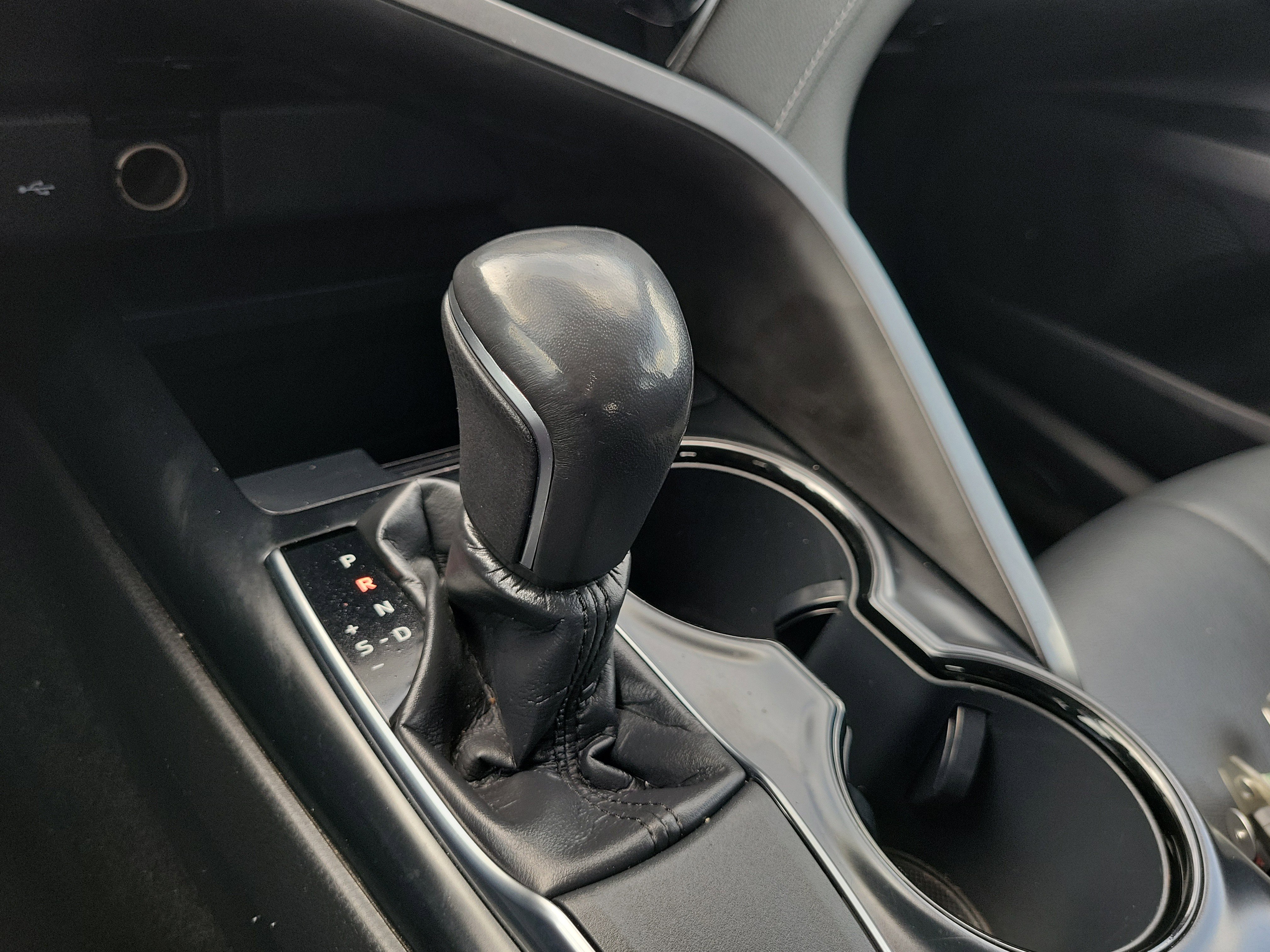 Used 2020 Toyota Camry SE FWD image 28