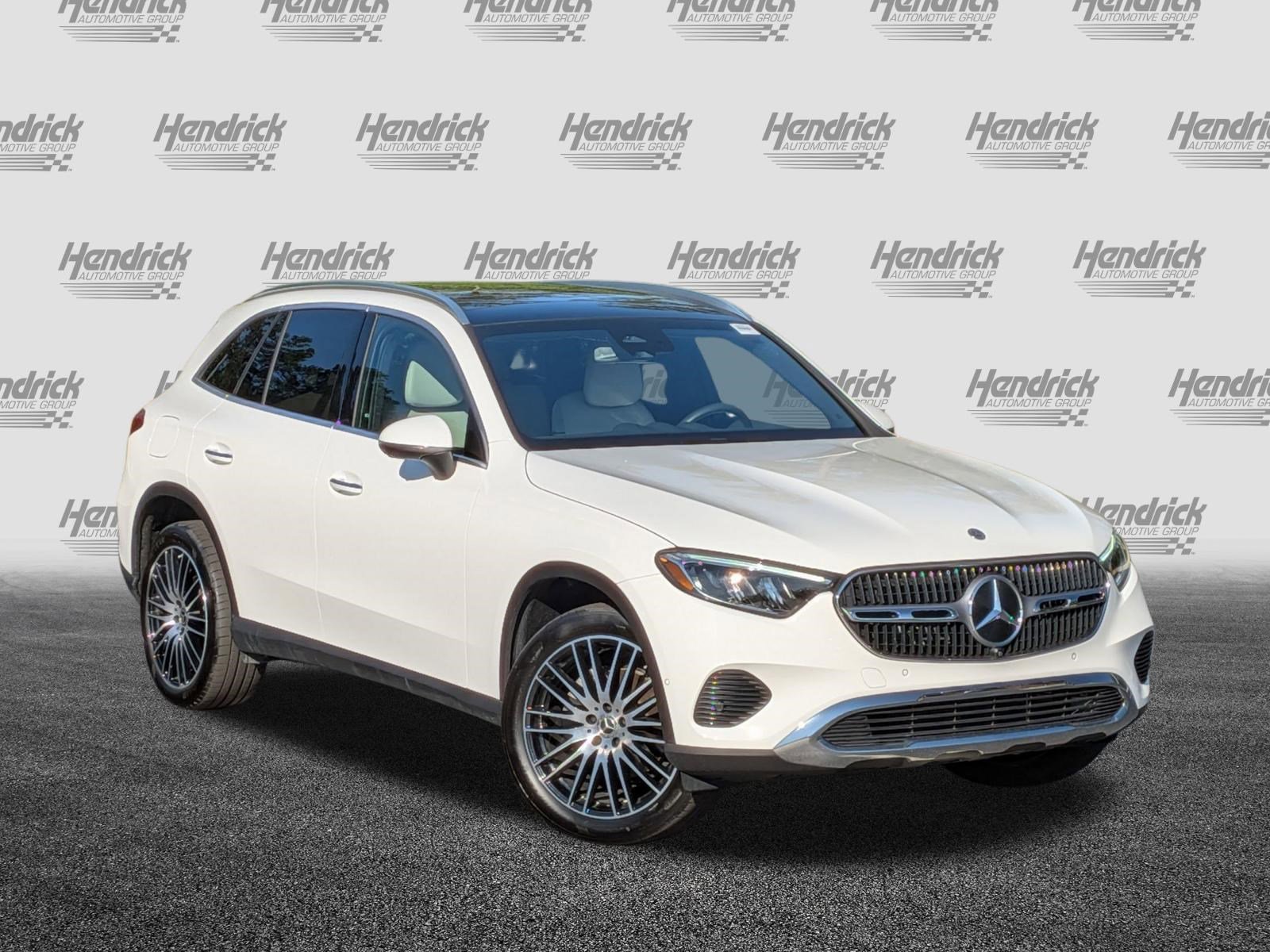 Used 2025 Mercedes-Benz GLC 300 4MATIC image 2