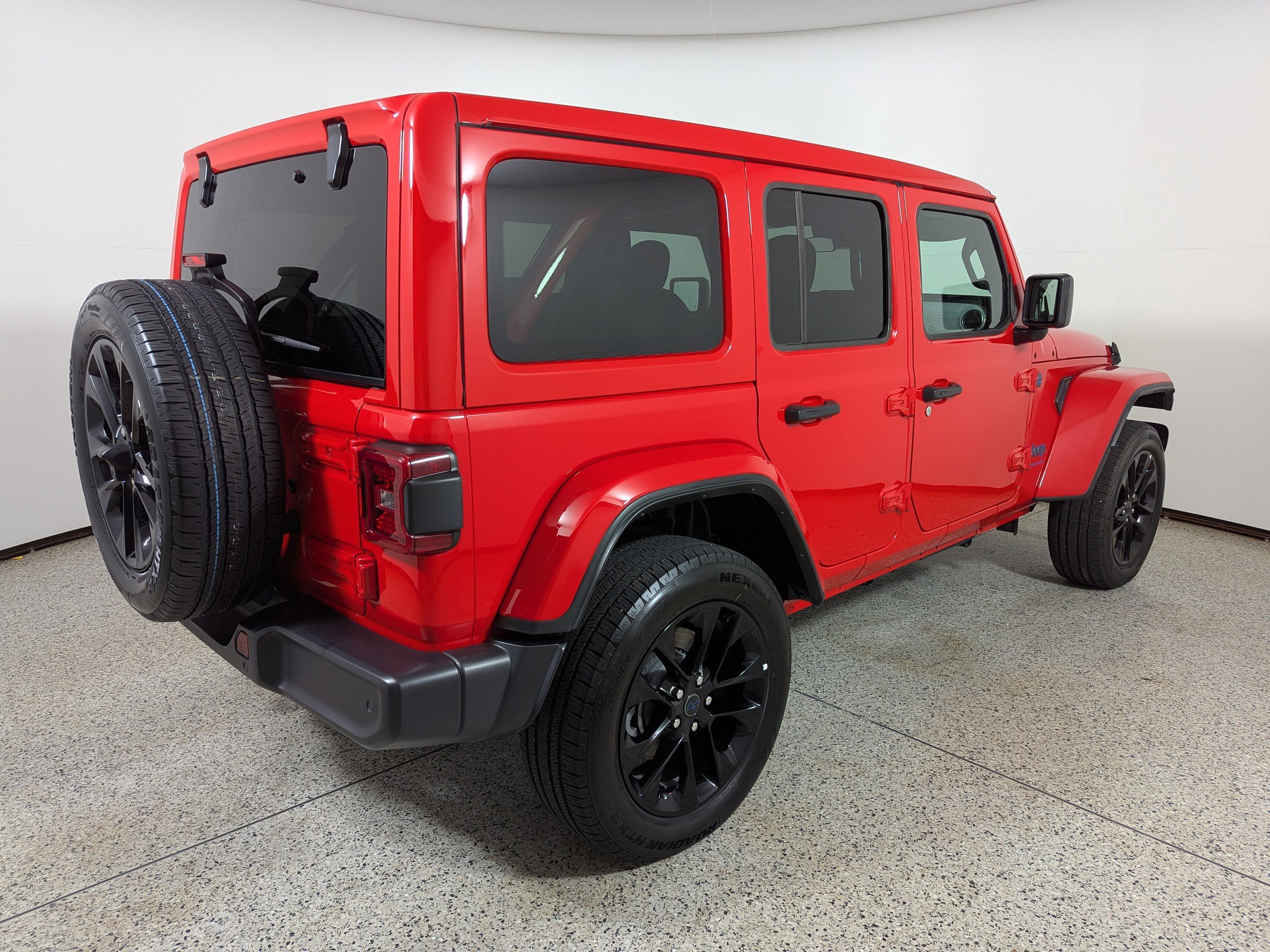 Used 2025 Jeep Wrangler Unlimited Sahara w/ Safety Group AWD/4WD image 7