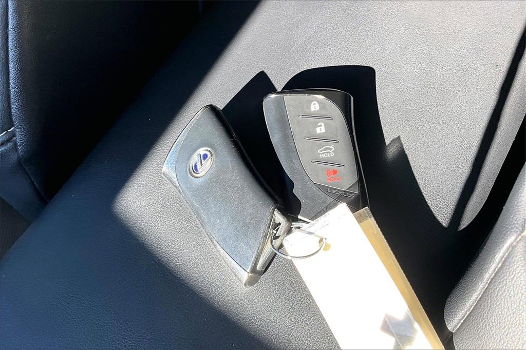 Used 2022 Lexus ES 300h w/ Premium Package image 12