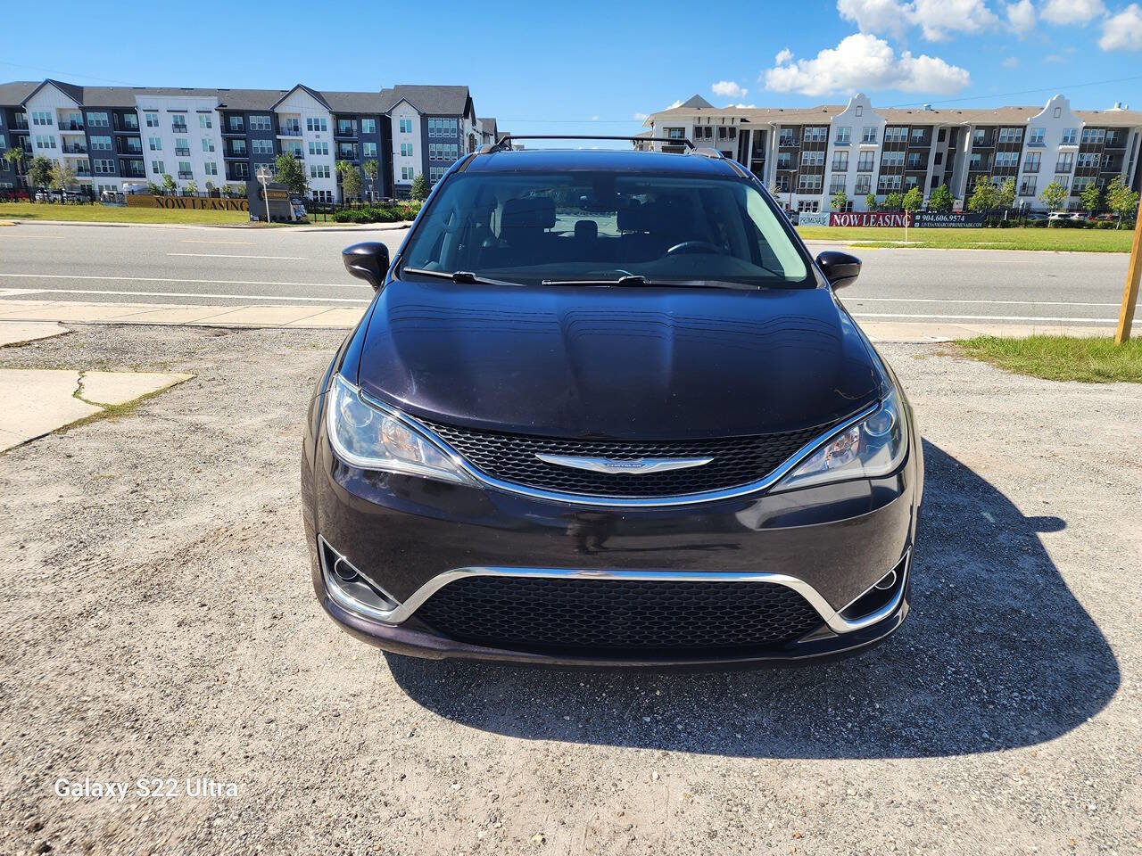 Used 2017 Chrysler Pacifica Touring-L Plus FWD image 4