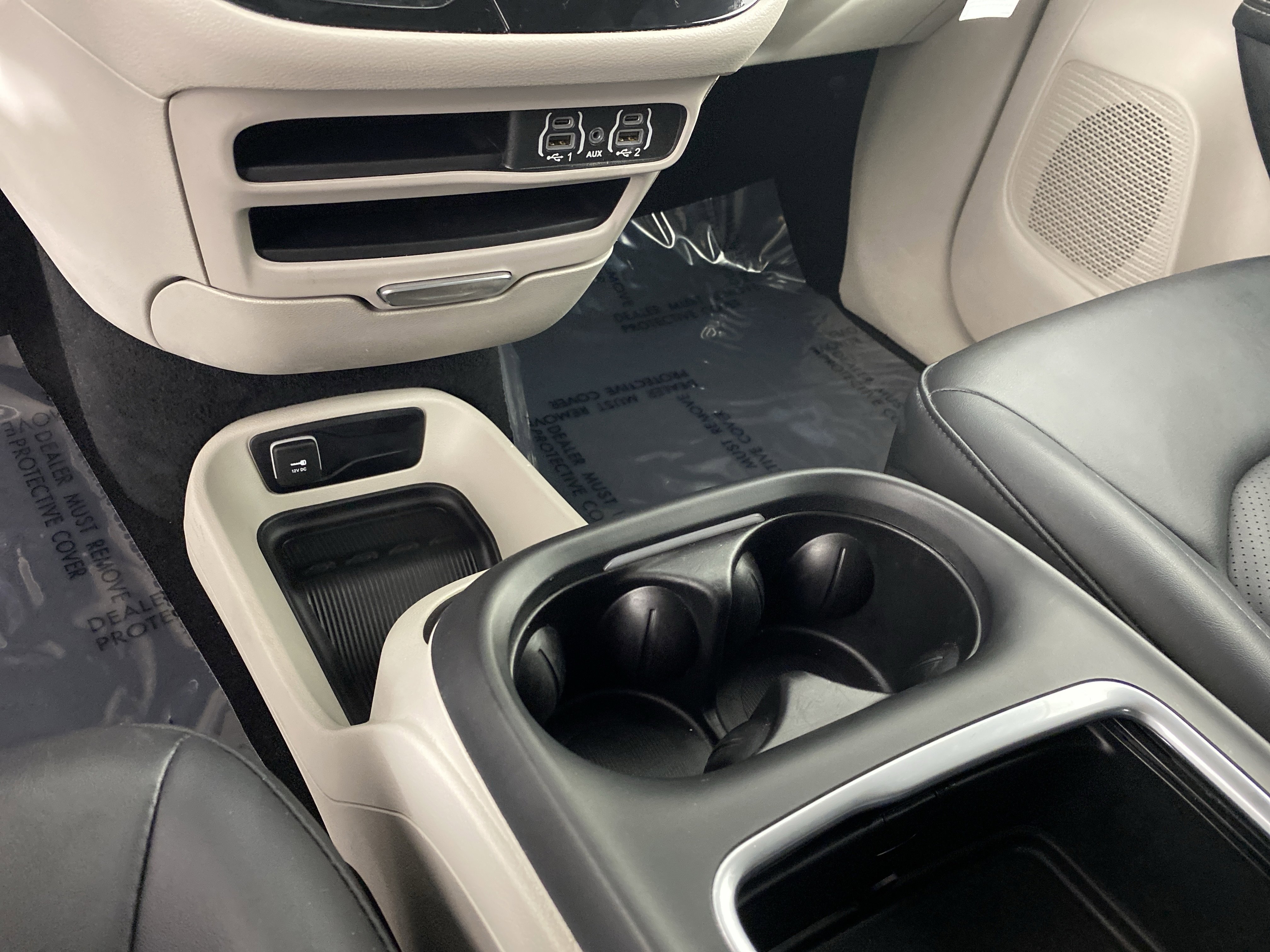 Used 2024 Chrysler Pacifica Touring-L image 42