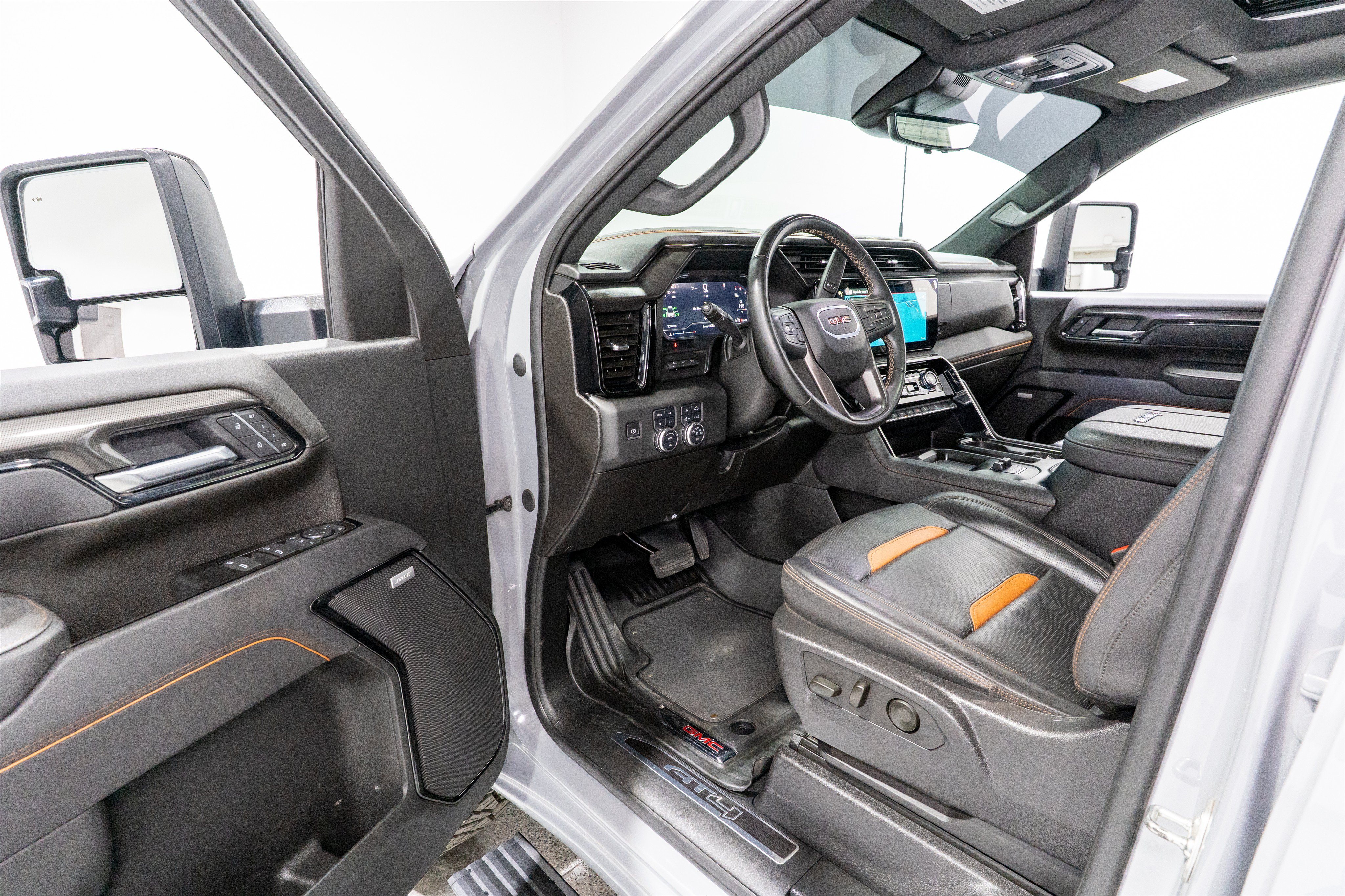 Used 2025 GMC Sierra 2500 AT4 w/ AT4 Premium Plus Package AWD/4WD image 15