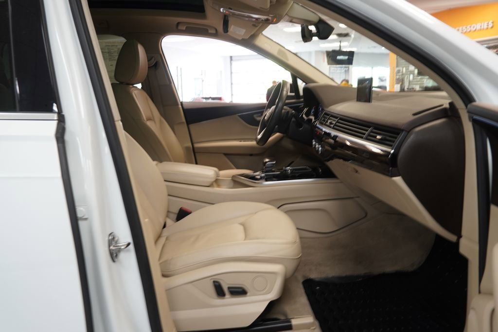 Used 2019 Audi Q7 3.0T Premium Plus w/ Premium Plus Package AWD/4WD image 26