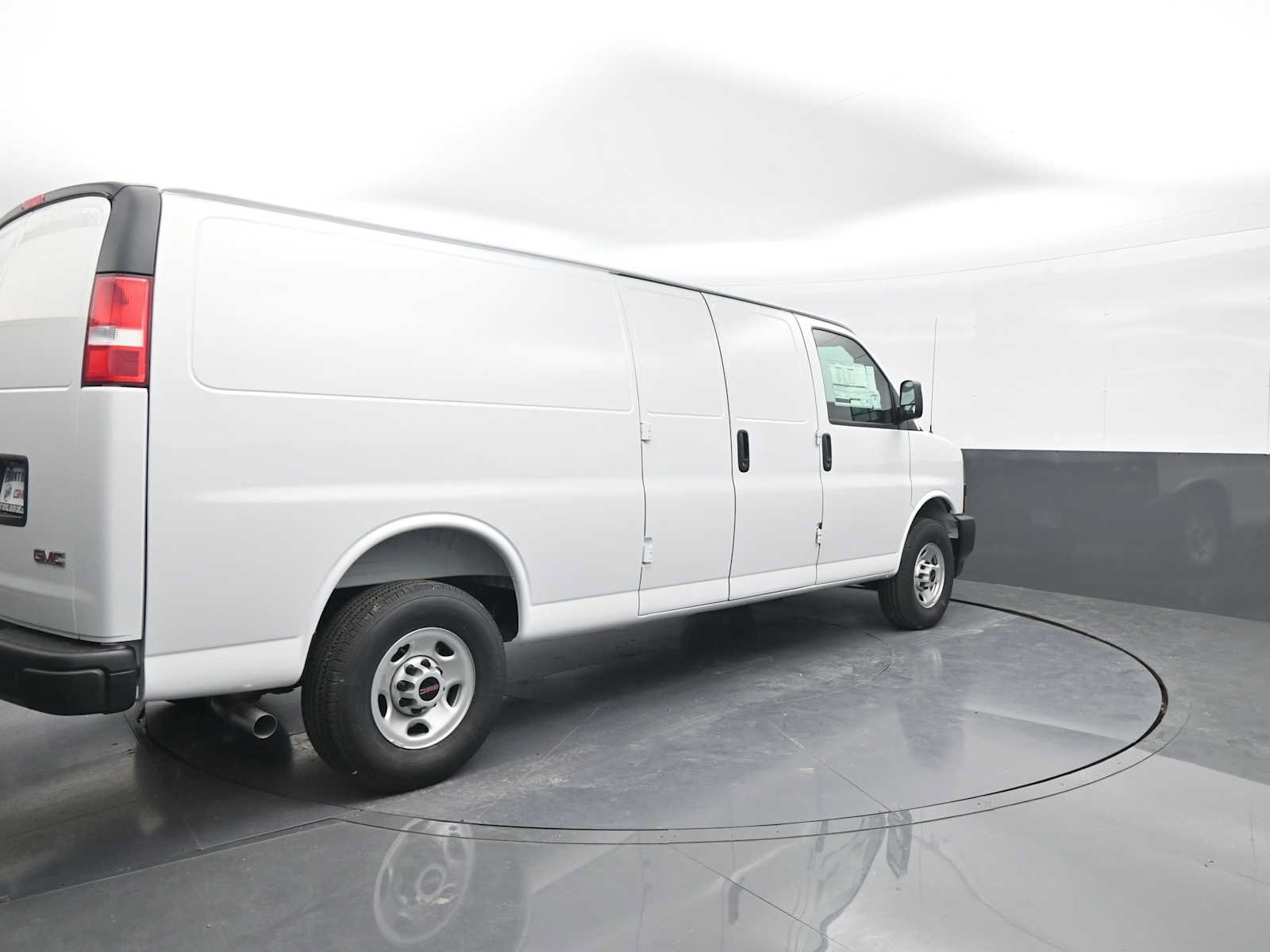 New 2026 GMC Savana 3500 Extended RWD image 8