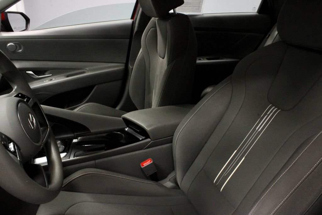 Used 2024 Hyundai Elantra SEL FWD image 26