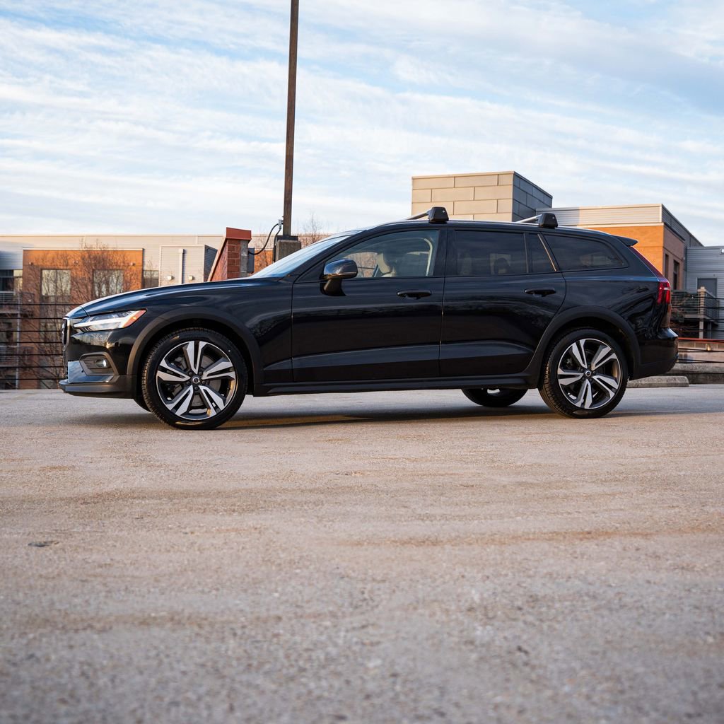 Certified 2023 Volvo V60 B5 Cross Country Plus w/ Climate Package image 3