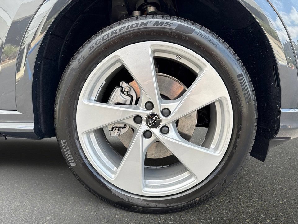 Used 2025 Audi Q5 Premium Plus w/ Premium Plus AWD/4WD image 8