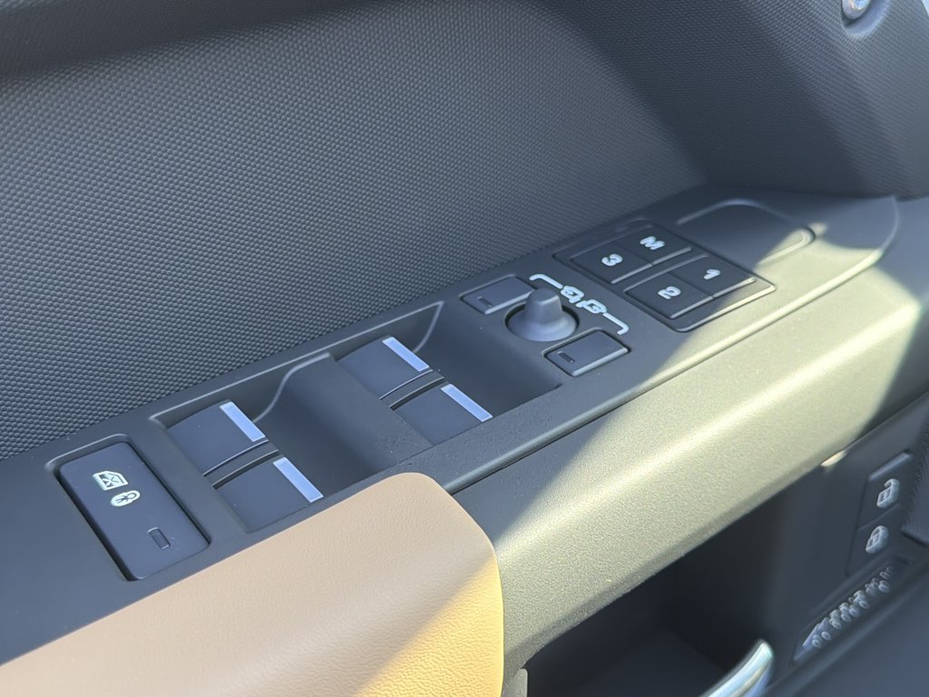 New 2026 Land Rover Defender 130 X-Dynamic SE AWD/4WD image 19