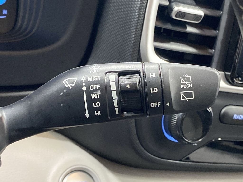 Used 2025 Hyundai Venue SEL image 35