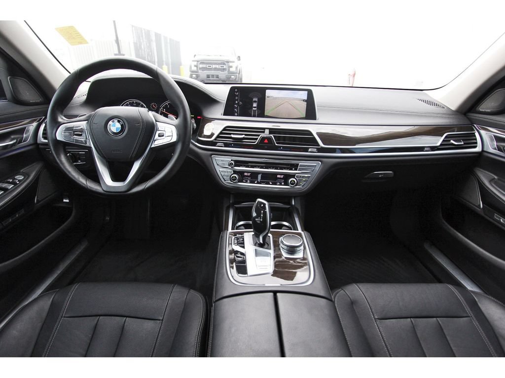 Used 2017 BMW 740i RWD image 9