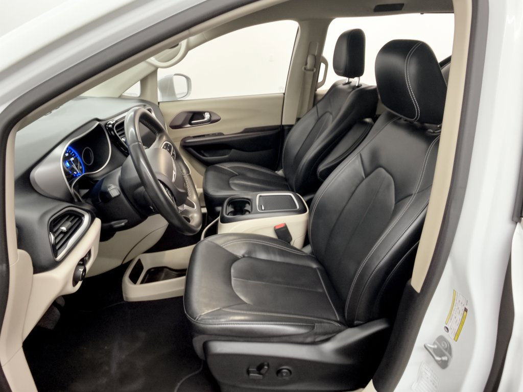 Used 2022 Chrysler Pacifica Touring-L FWD image 5