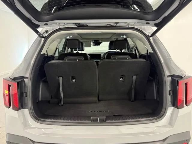 Used 2025 Kia Sorento SX FWD image 8