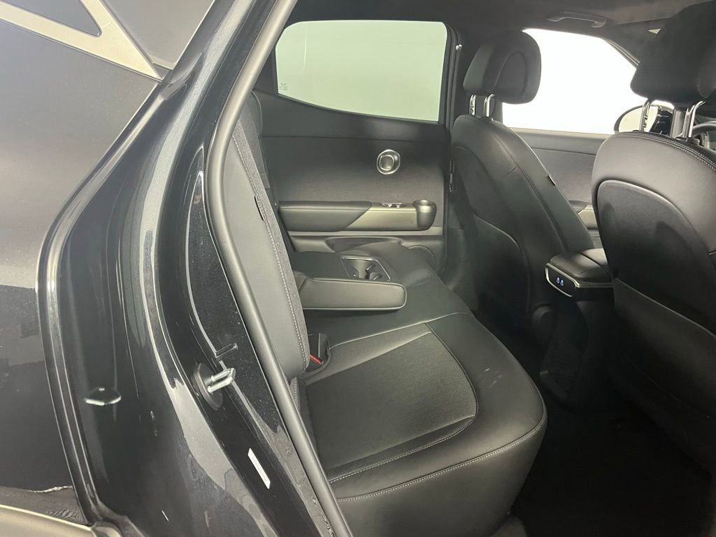 Used 2025 Genesis GV60 RWD image 31