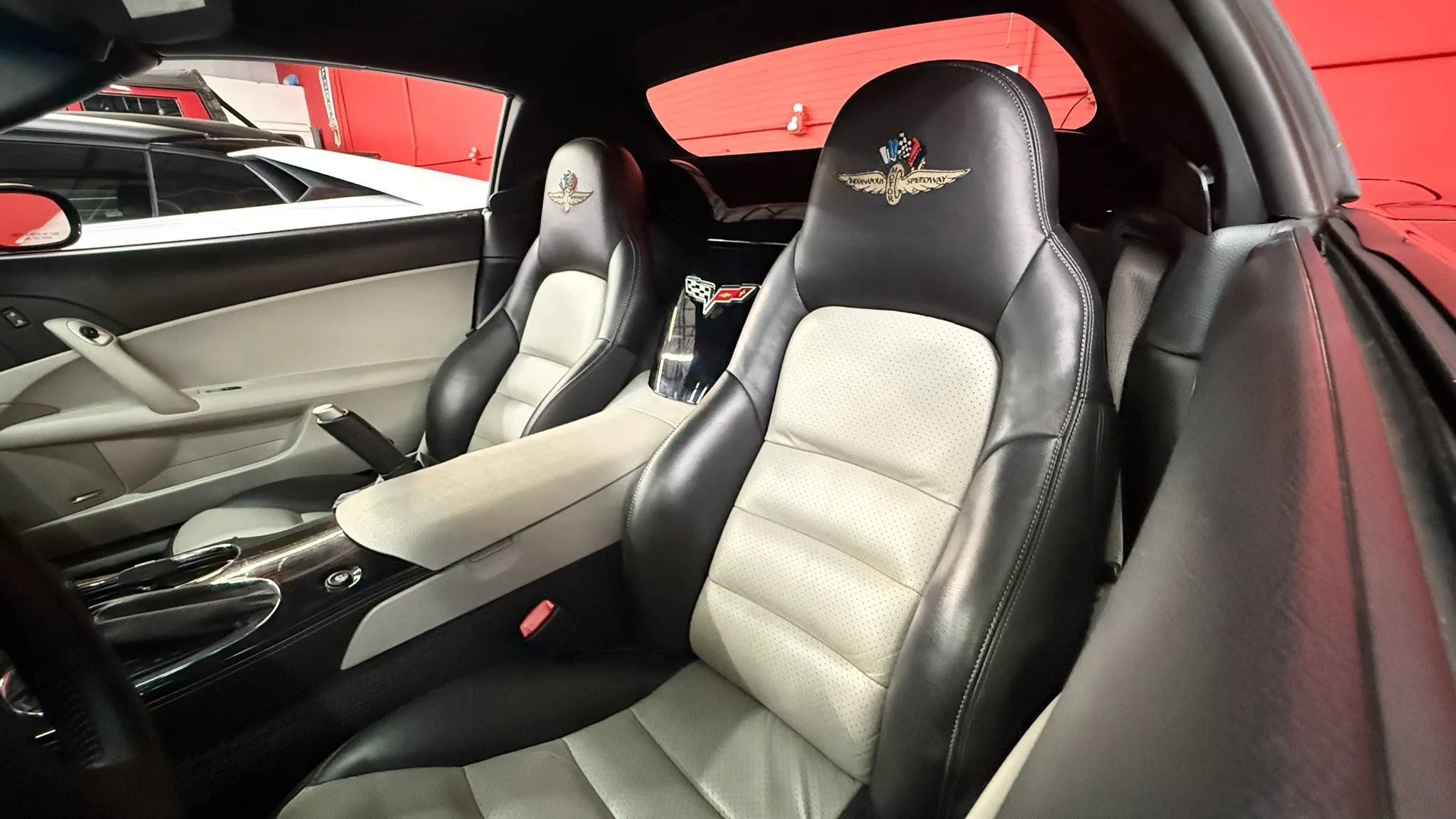 Used 2008 Chevrolet Corvette Convertible w/ Preferred Equipment Group RWD image 10