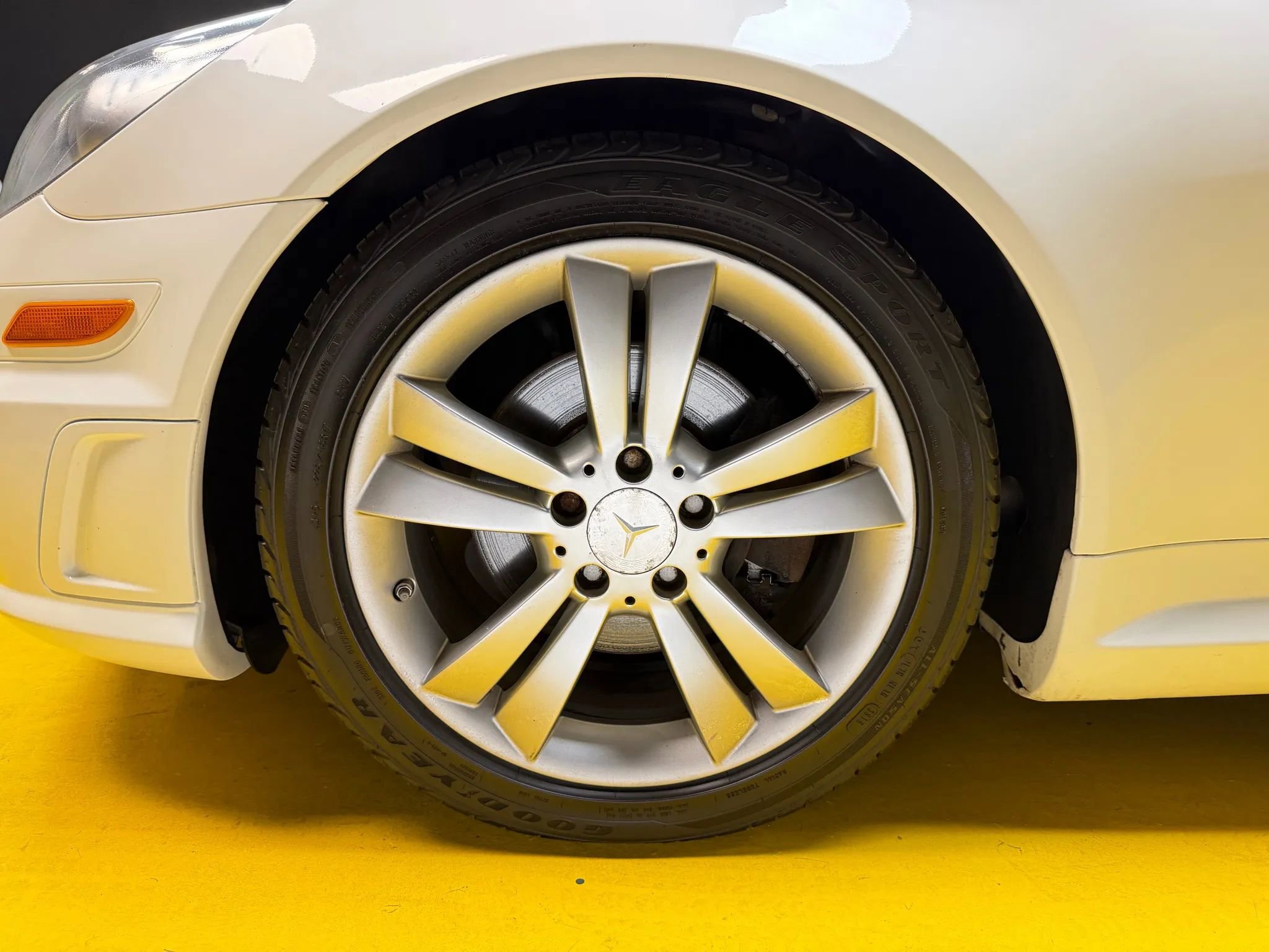 Used 2011 Mercedes-Benz SLK 300 image 10