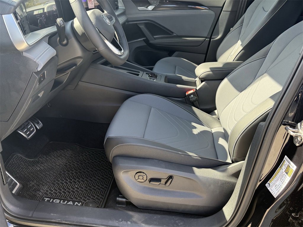 New 2026 Volkswagen Tiguan SE R-Line image 12