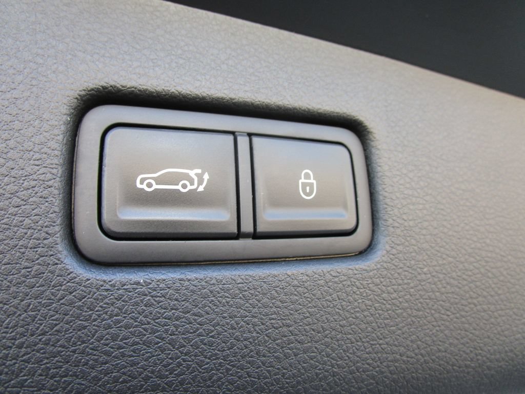 Used 2025 Genesis GV70 2.5T AWD/4WD image 16