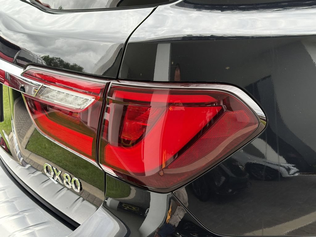 Used 2023 INFINITI QX80 Sensory w/ Cargo Package AWD/4WD image 9
