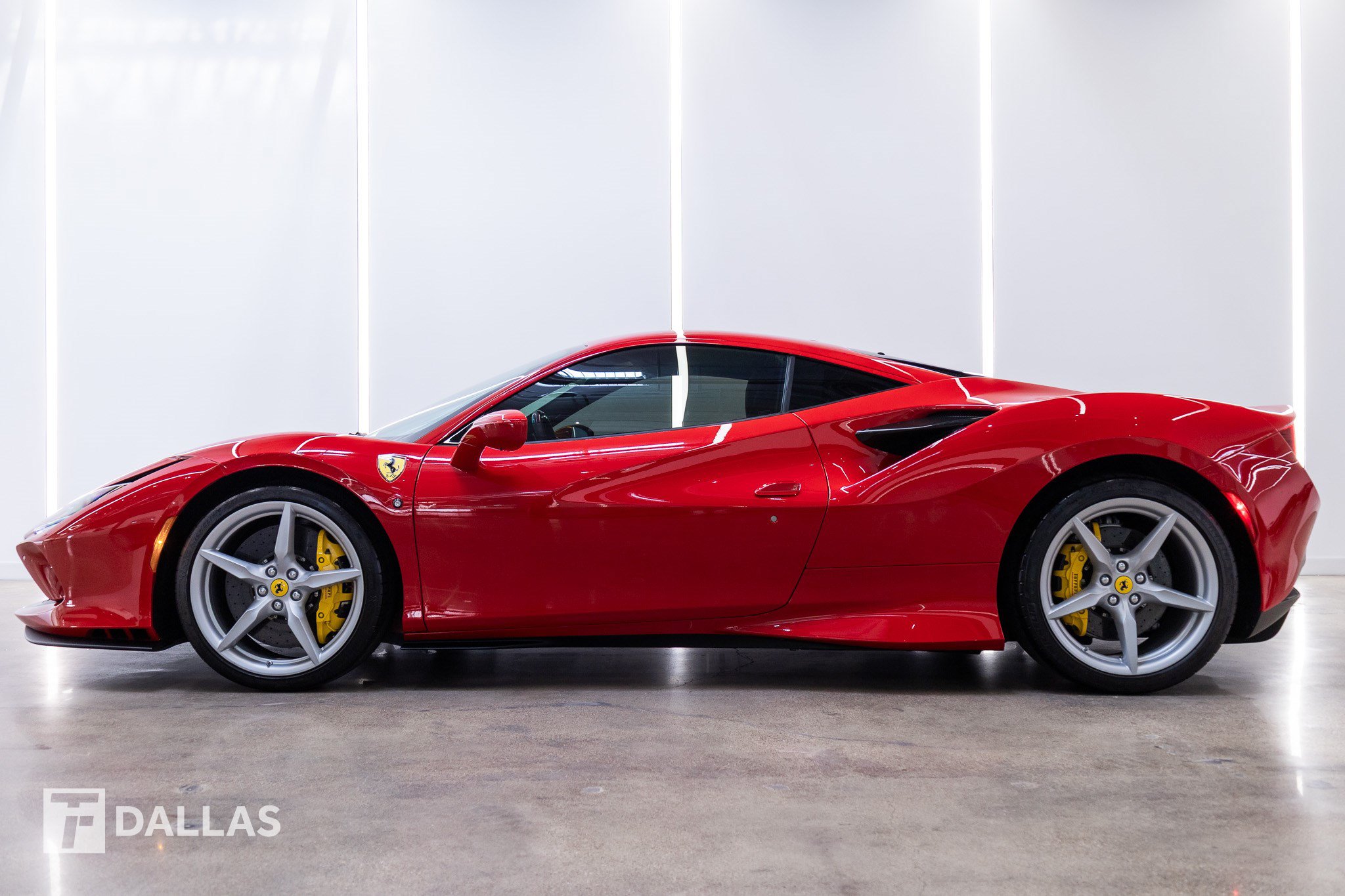 Used 2022 Ferrari F8 Tributo RWD image 1