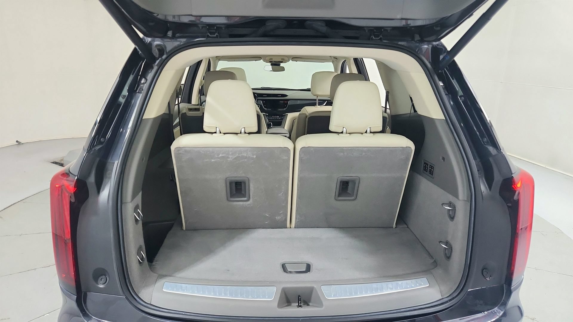 Certified 2023 Cadillac XT6 Premium Luxury w/ LPO, Floor Liner Package AWD/4WD image 27