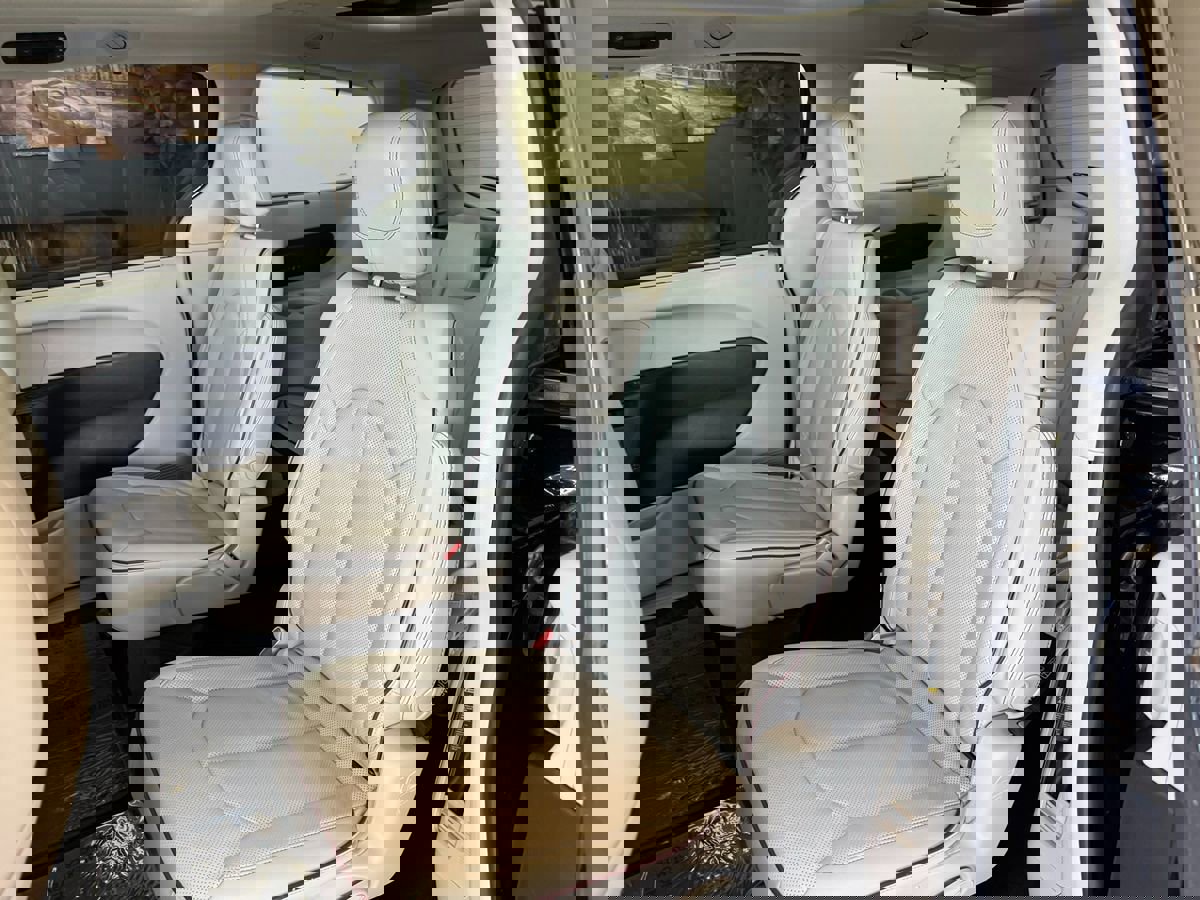 Used 2019 Chrysler Pacifica Limited image 43