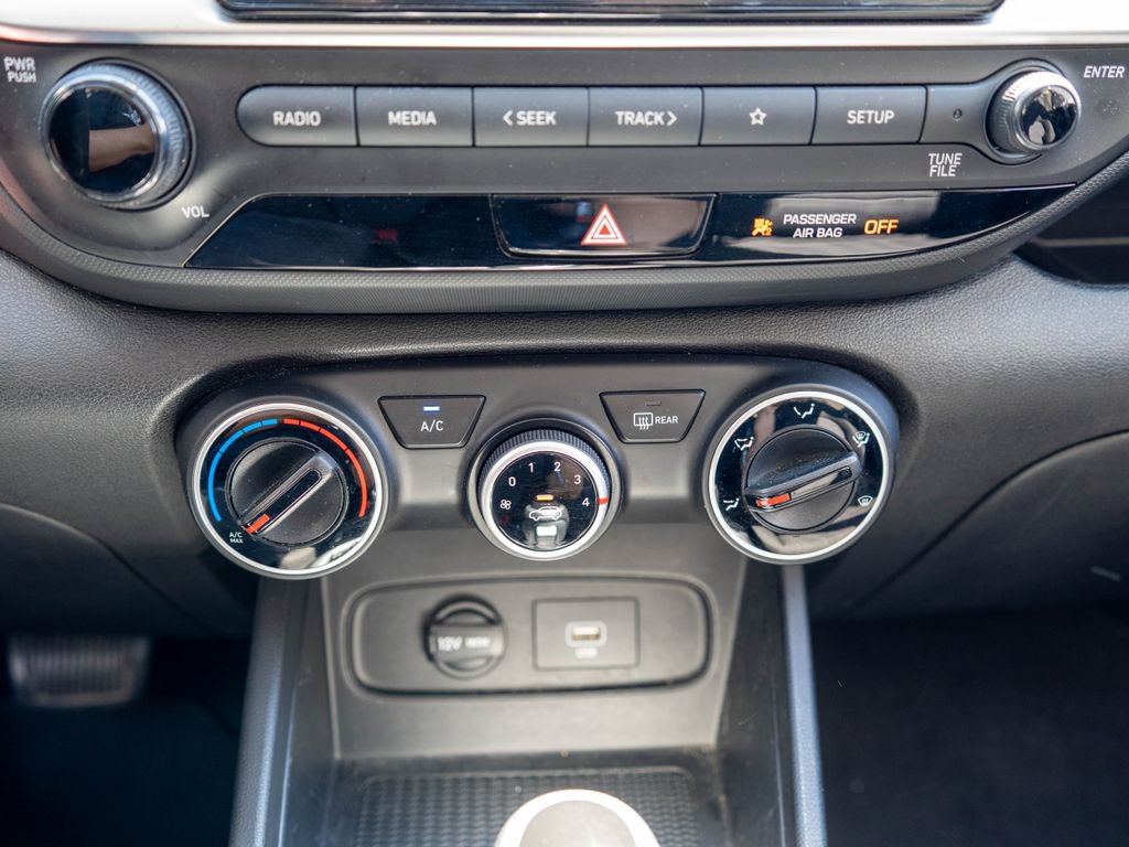 Used 2021 Hyundai Venue SE FWD image 23