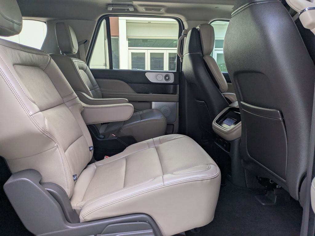 Certified 2024 Lincoln Navigator L Reserve image 17