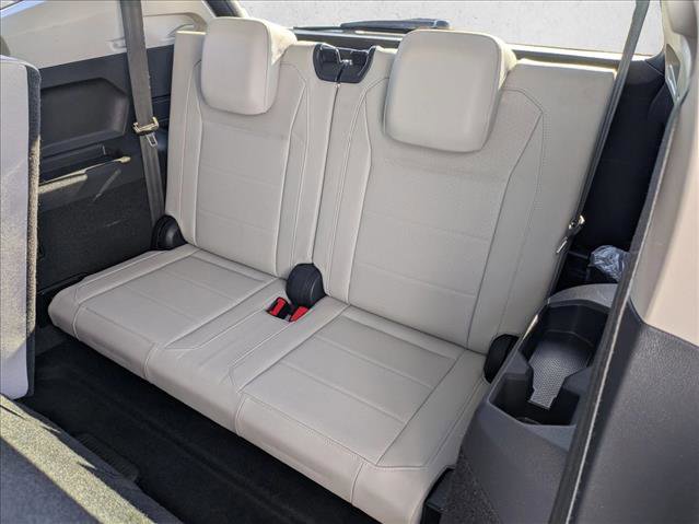 Used 2020 Volkswagen Tiguan SE w/ Panoramic Sunroof Package image 19