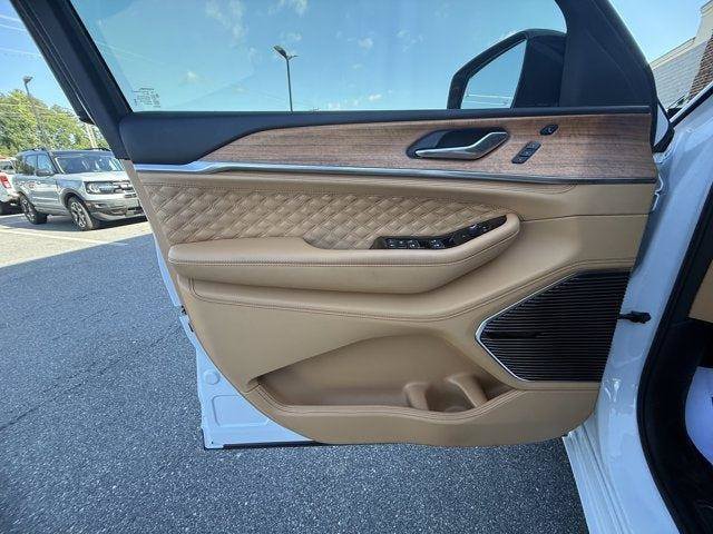 Used 2024 Jeep Grand Cherokee Summit AWD/4WD image 17