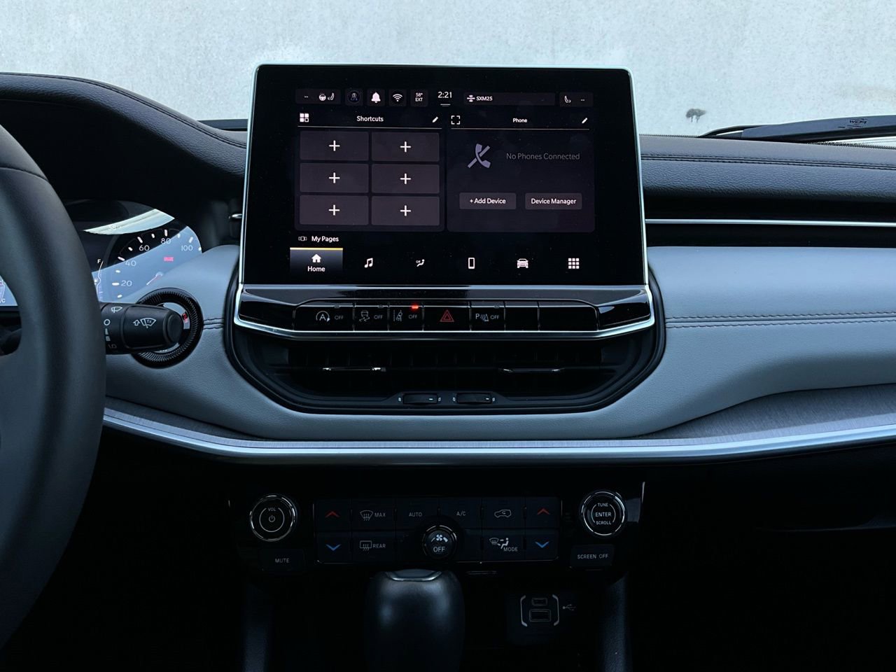 Used 2025 Jeep Compass Limited image 27