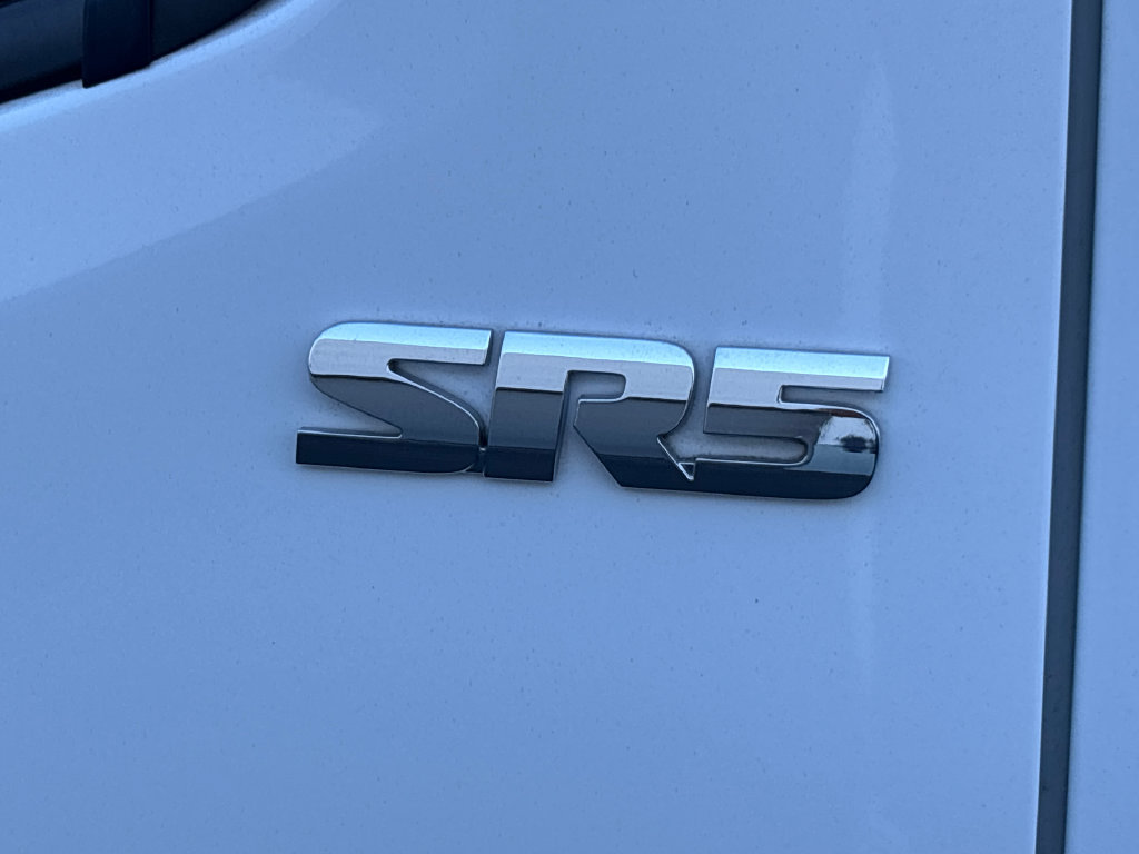 Used 2017 Toyota Tacoma SR5 w/ Tow Package RWD image 11